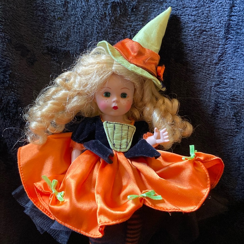 Madame Alexander Witchy Wendy Halloween Doll in Orange and Black Outfit - Picture 7 of 8